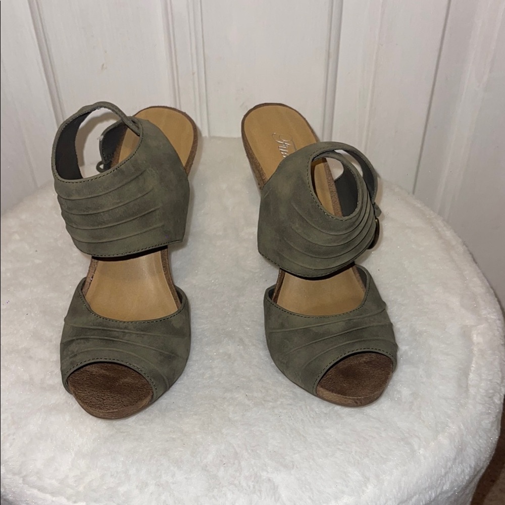 Fusion Women's Olive Sandals
